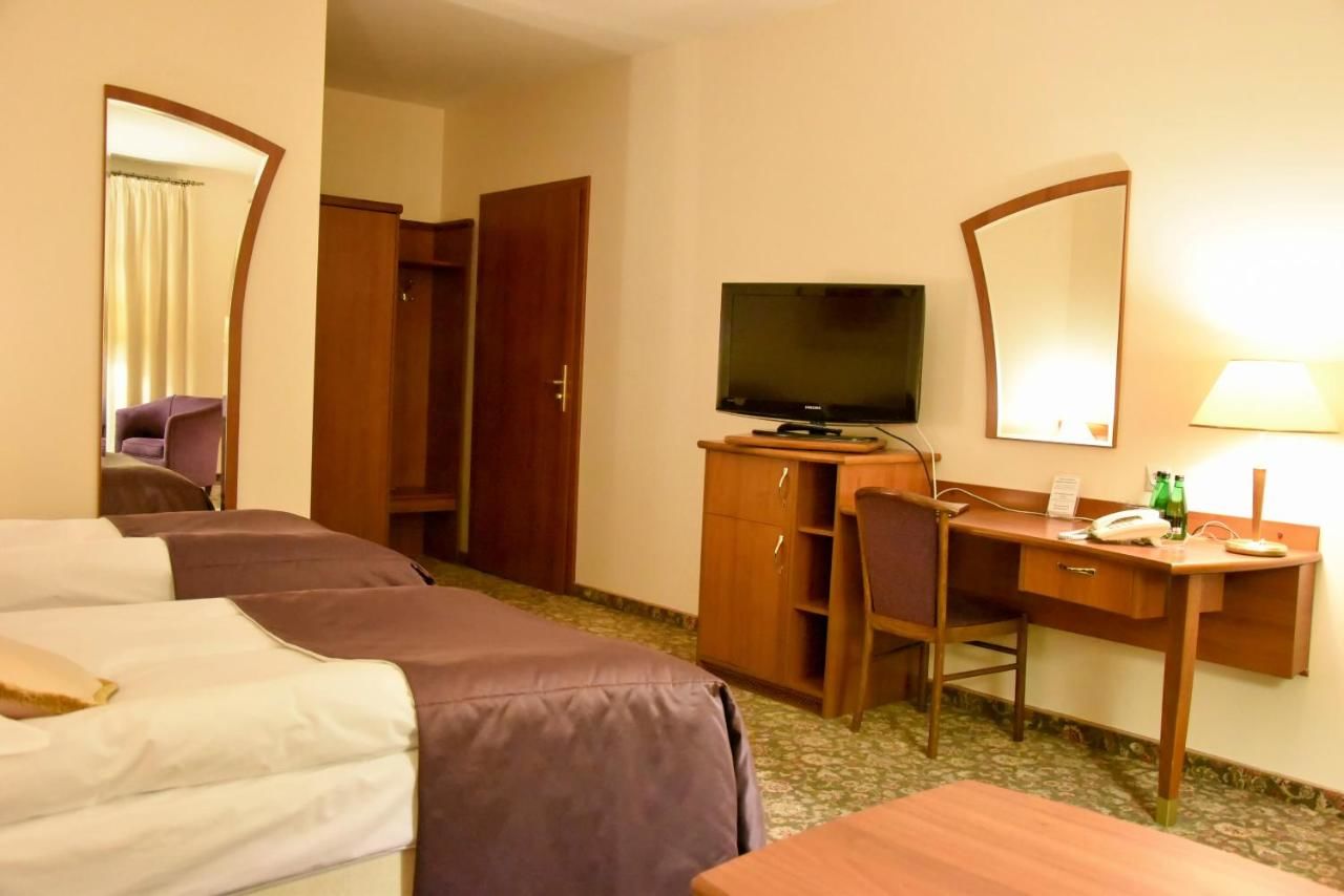 Отель Hotel Amaryllis Сважендз-16