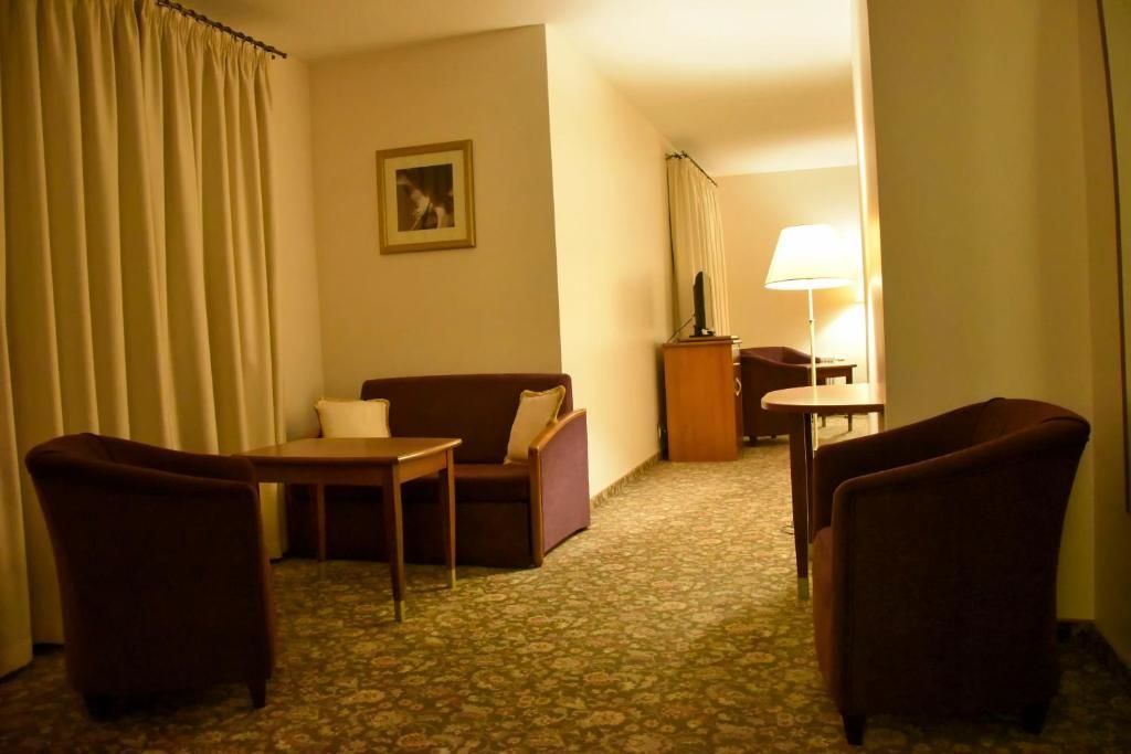 Отель Hotel Amaryllis Сважендз
